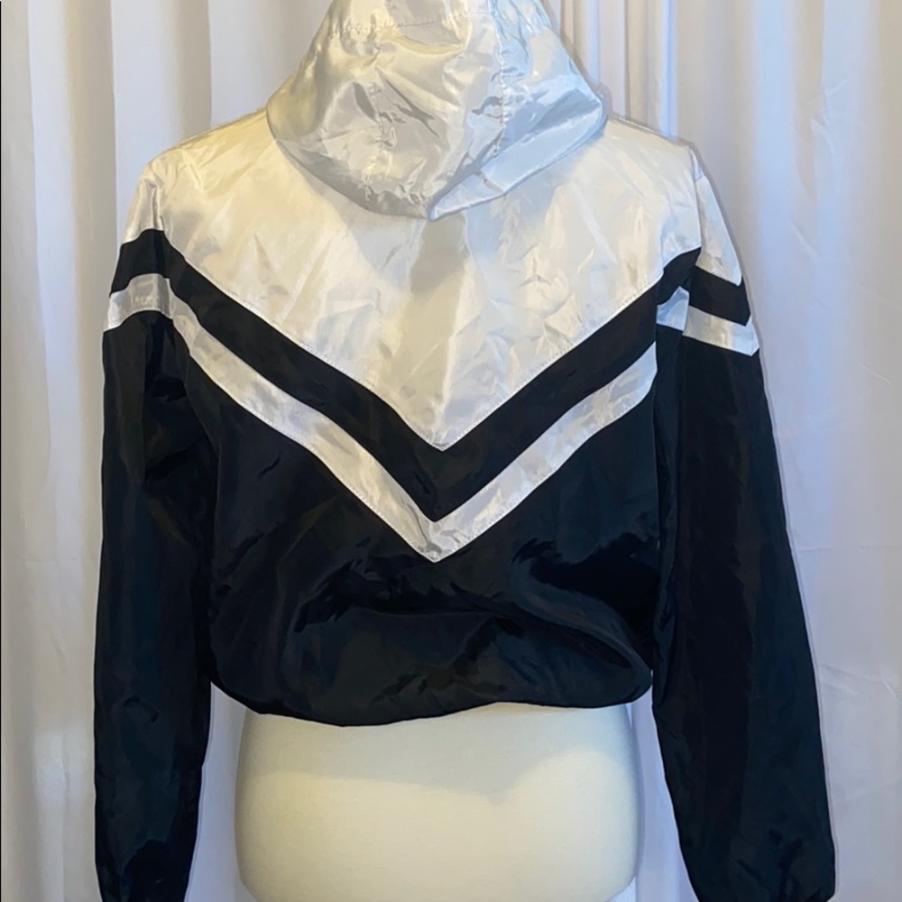 Wind Breaker - Picture 3 of 4